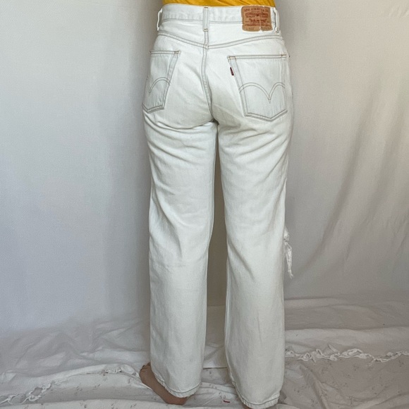 Distressed Levi's 505 light wash denim - Picture 3 of 10